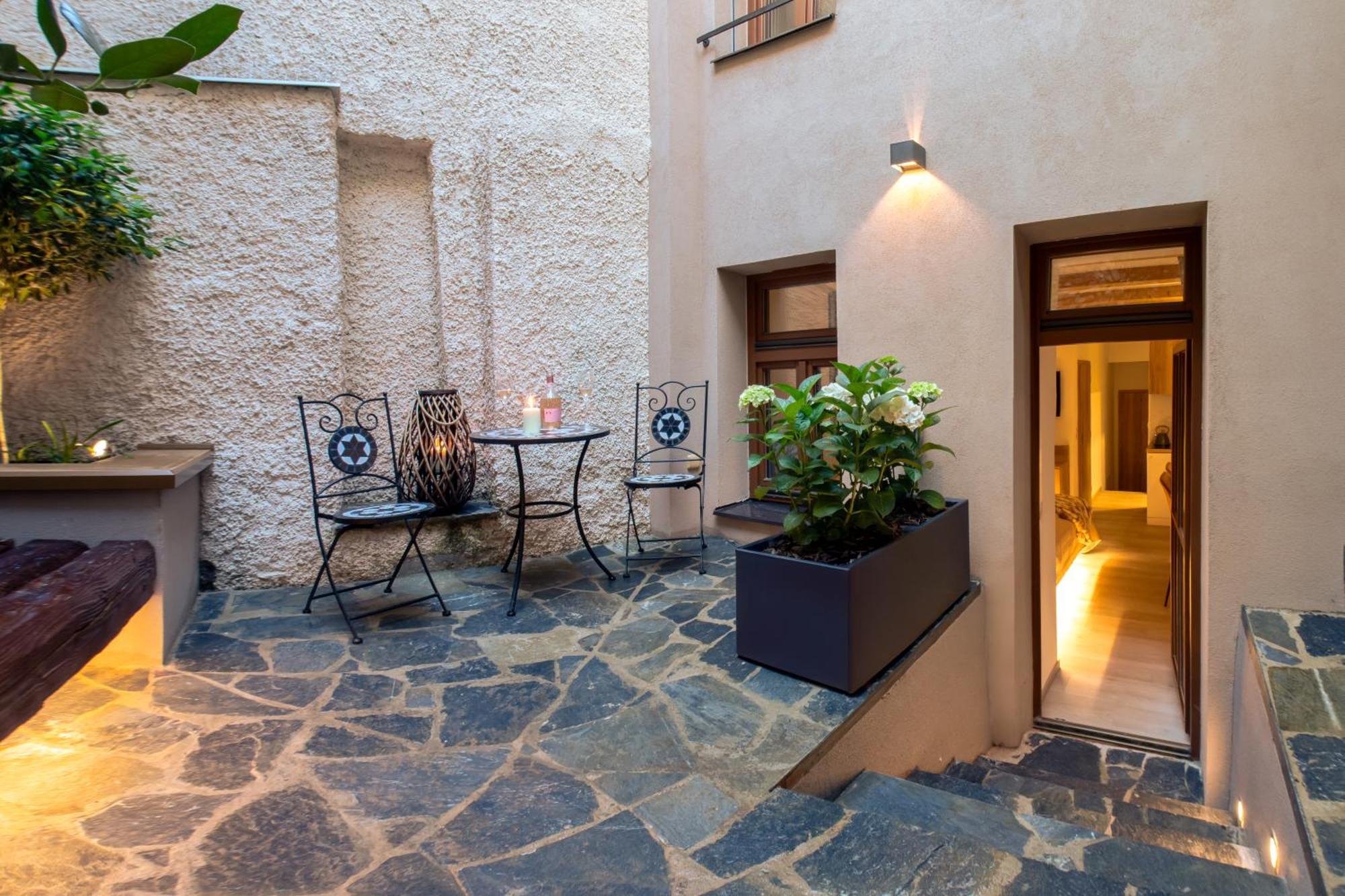 White Wolf Boutique Apartments オロモウツ エクステリア 写真